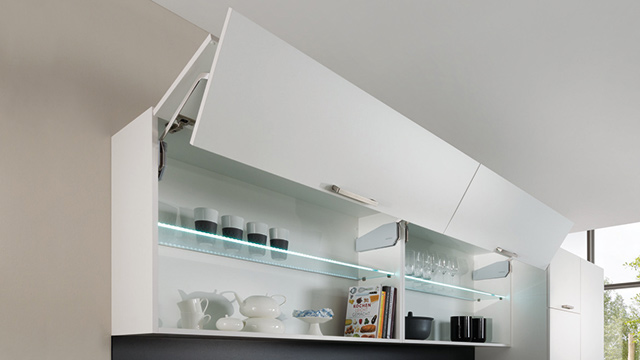 hafele-free-fold-guarnitura-per-anta-pieghevole-in-legno